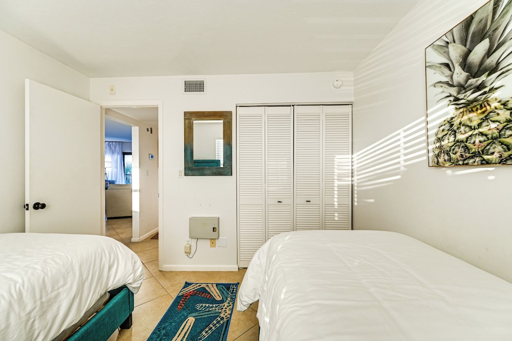 Oceanside Marco Island Retreat: Pool & Tennis!