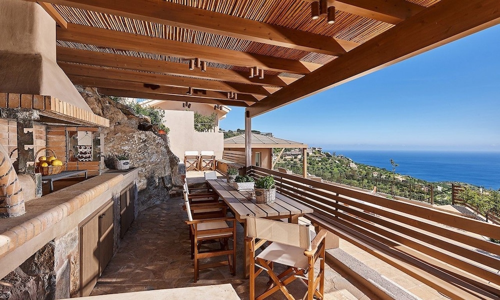 Villa Omikron