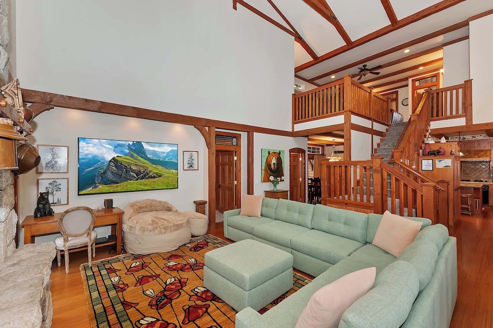 Matterhorn Peak Lodge – Upscale Mountain Escape