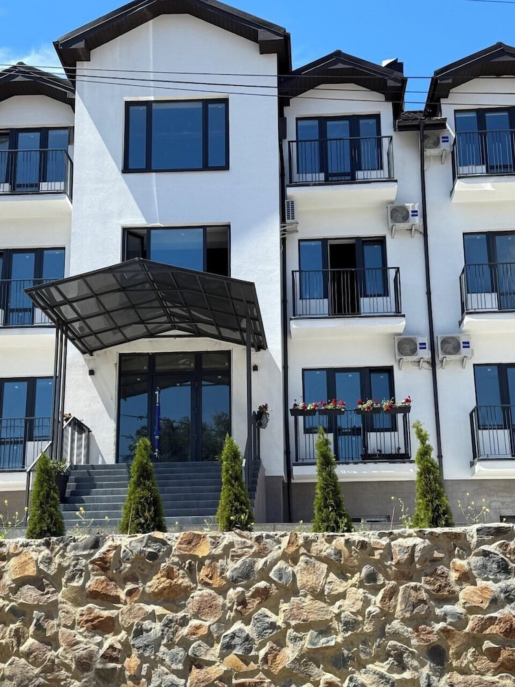 Polyana Kvasova - Park House Apart