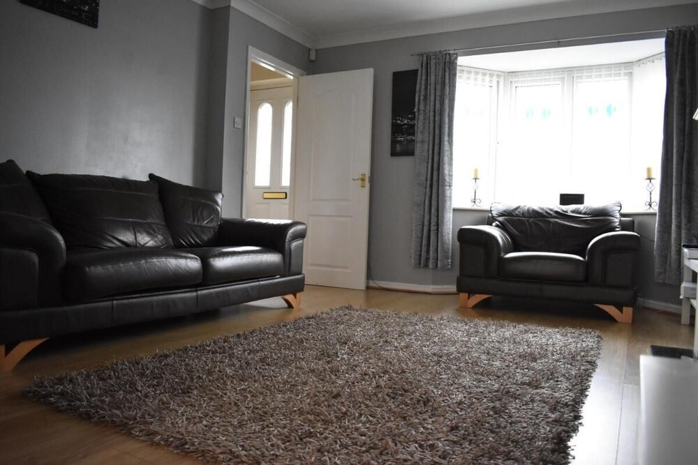 Charming Liverpool Home With Gardens and Parking