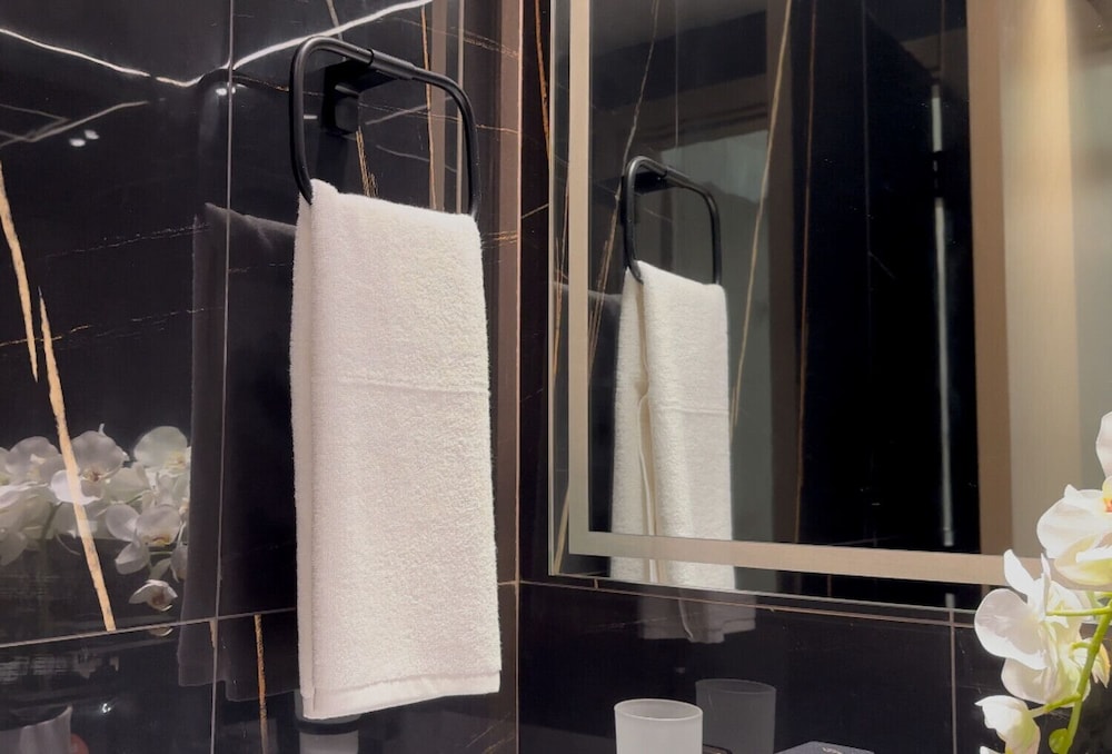 Easygo- Stylish 1bdr Binghatti Corner