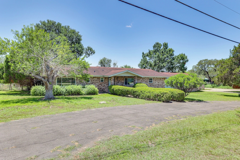5 Mi to New Braunfels: Family-friendly Retreat