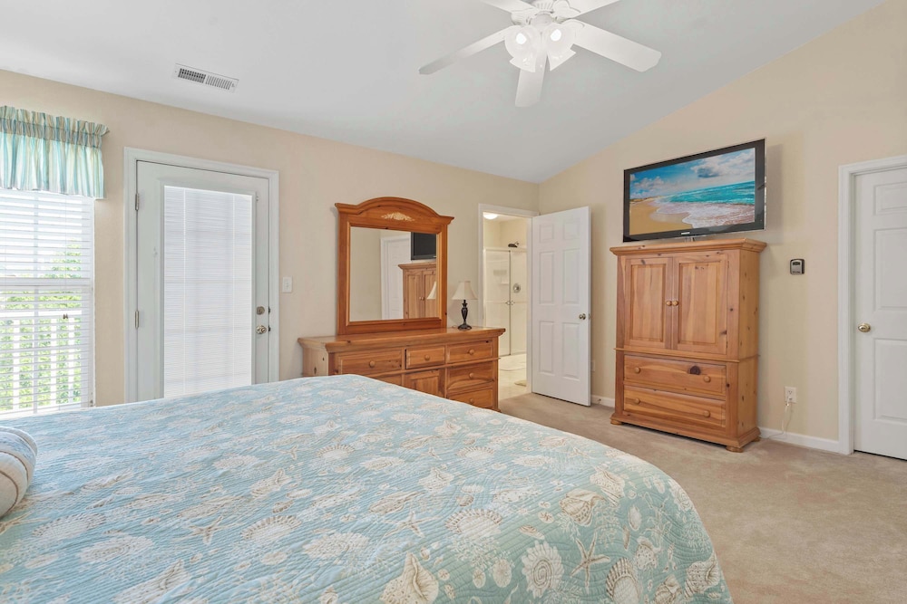 Creekside Getaway Stay for 8