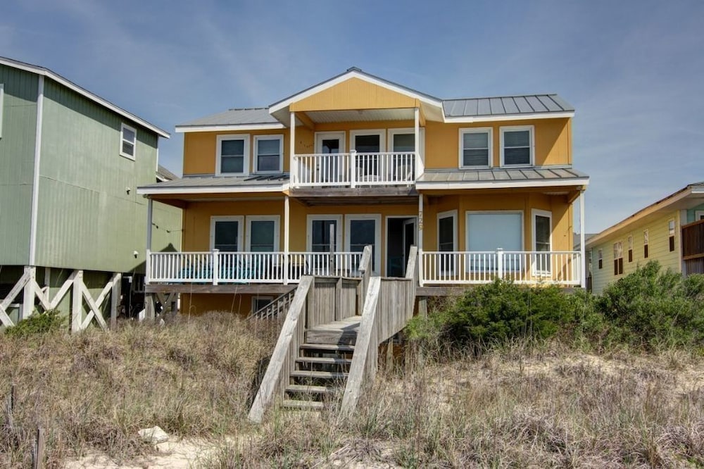 Carolina Moon 4 Bedroom Home by RedAwning