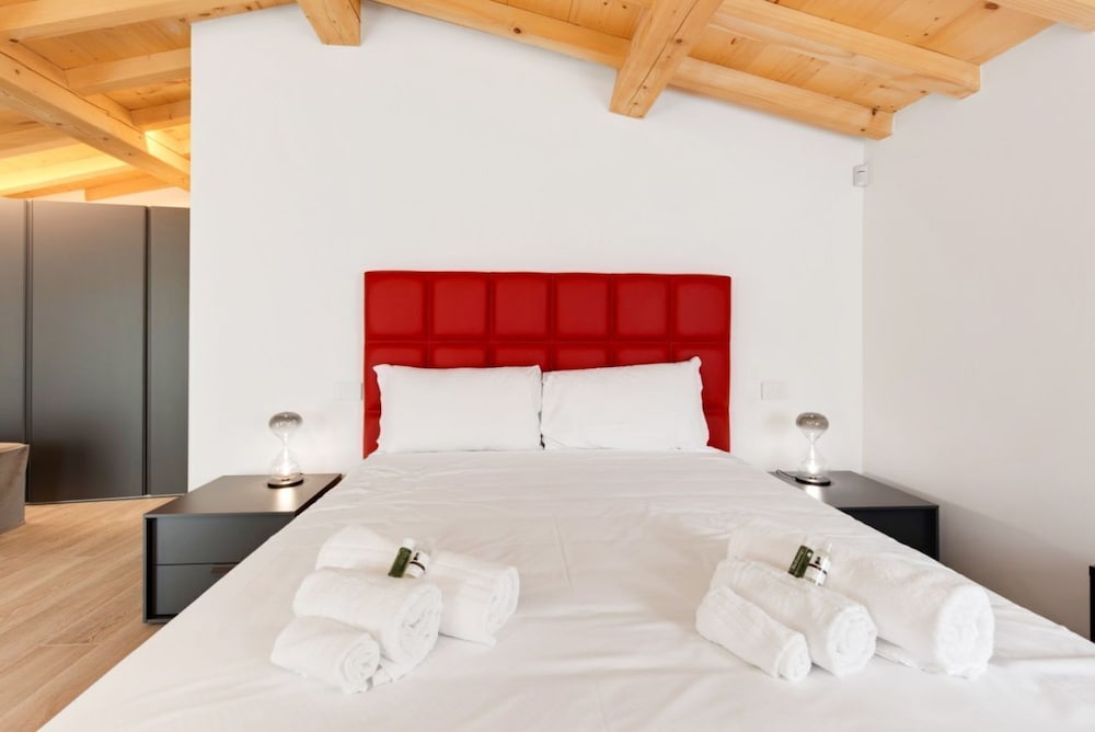 Luxury & Charming Piazzetta San Giorgio Apartments view 3