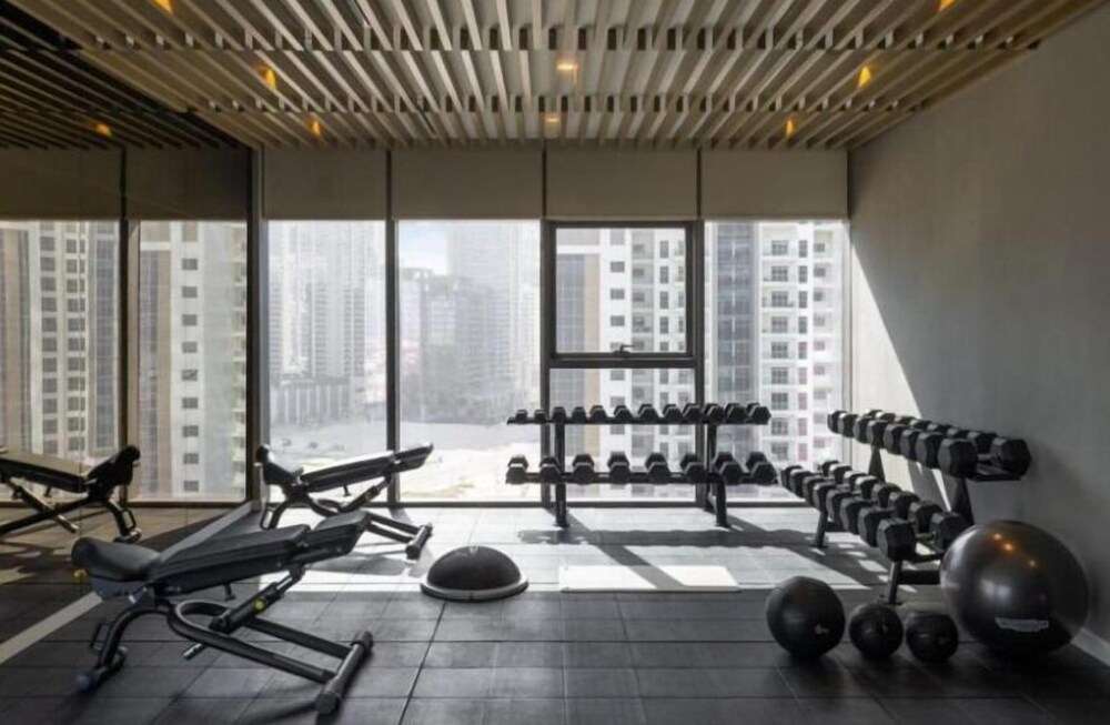 Gorgeous 2 Br in Paramount