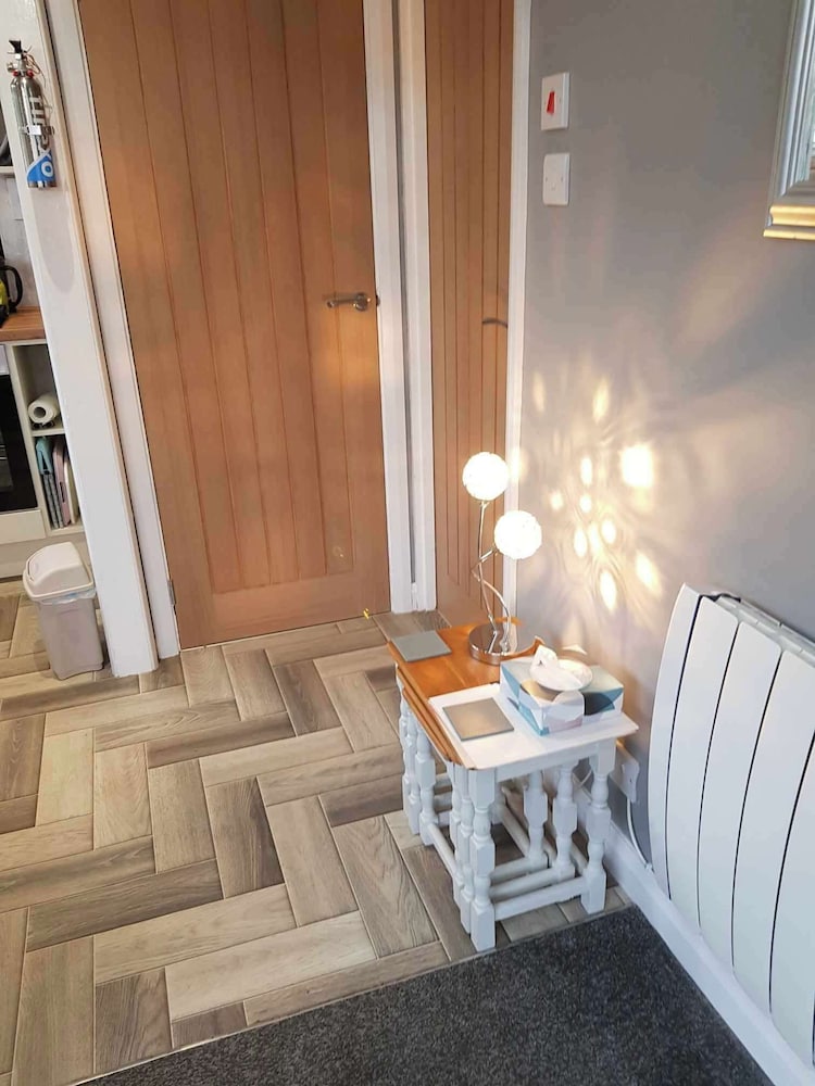 Cosy Corner, Sleeps 2 Only Friendly South Shore