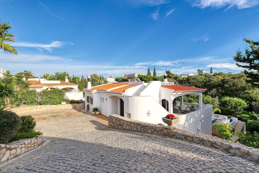 Toupeira Wonderful Well Furnished Villa