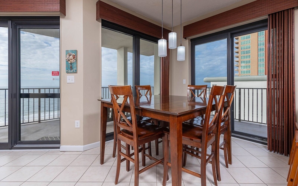 Phoenix Vi 61501 3 Bedroom Condo