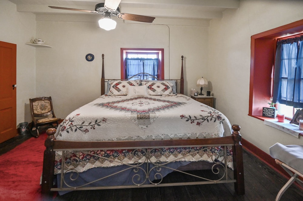 Stein Haus Ranch 4 Bedroom Home by RedAwning view 5