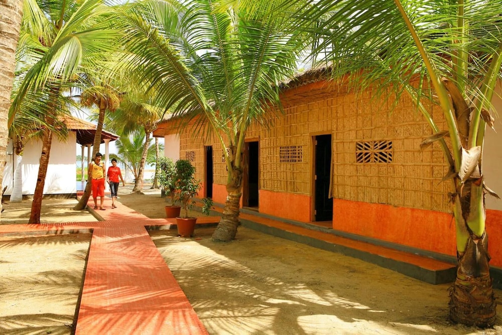 Regant Lake Palace