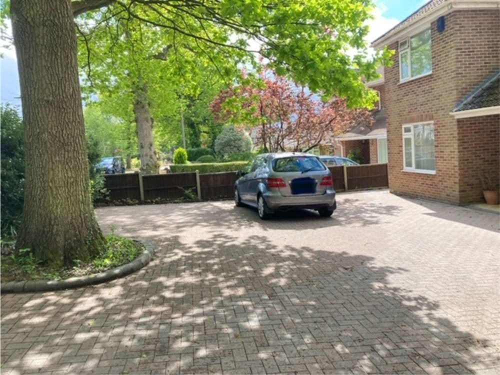 Modern and Spacious 6 Bedroom House