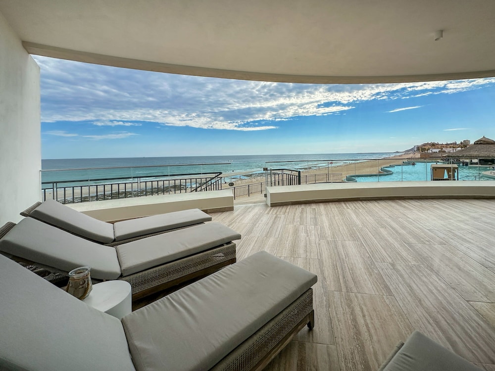 3BR Ground Floor Condo With Direct Pool Access