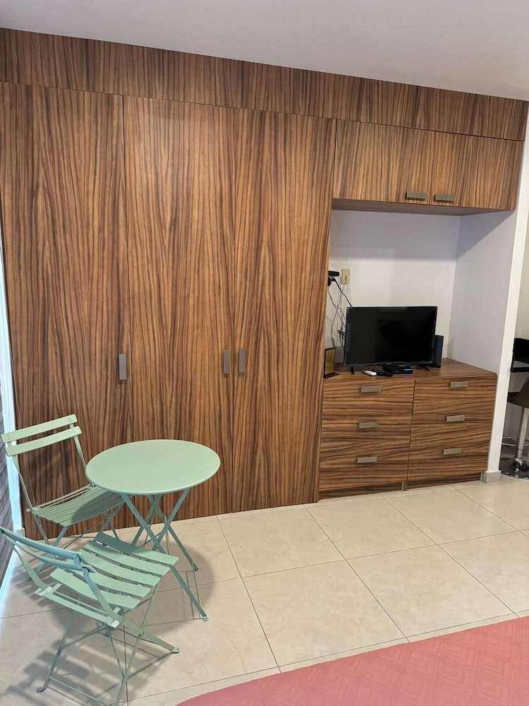 Cambria Versalles by Tovigo Rentals