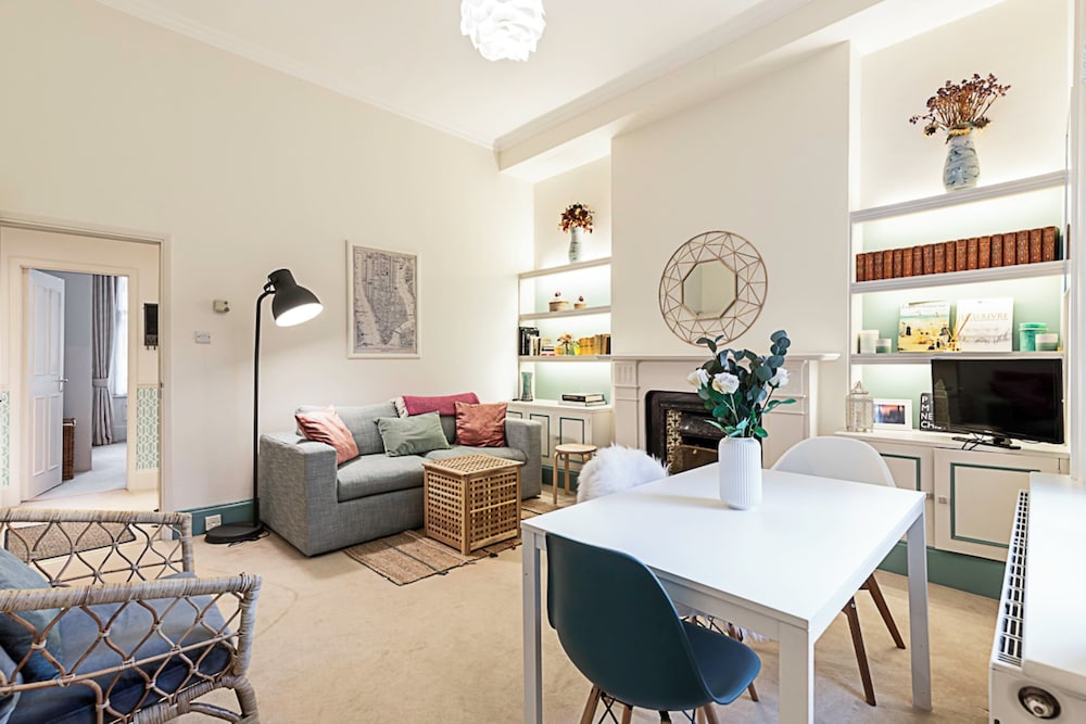 Charming Earls Court Apartment