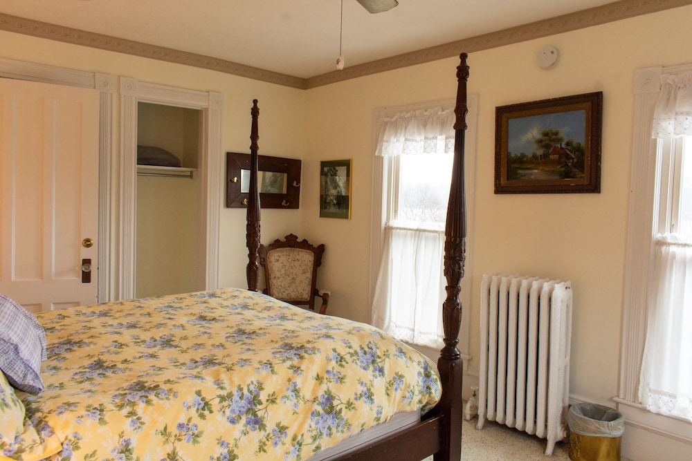 Hudson Manor Bed and Breakfast