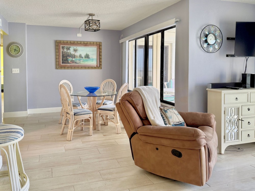 King bed Oceanview Daytonabeach