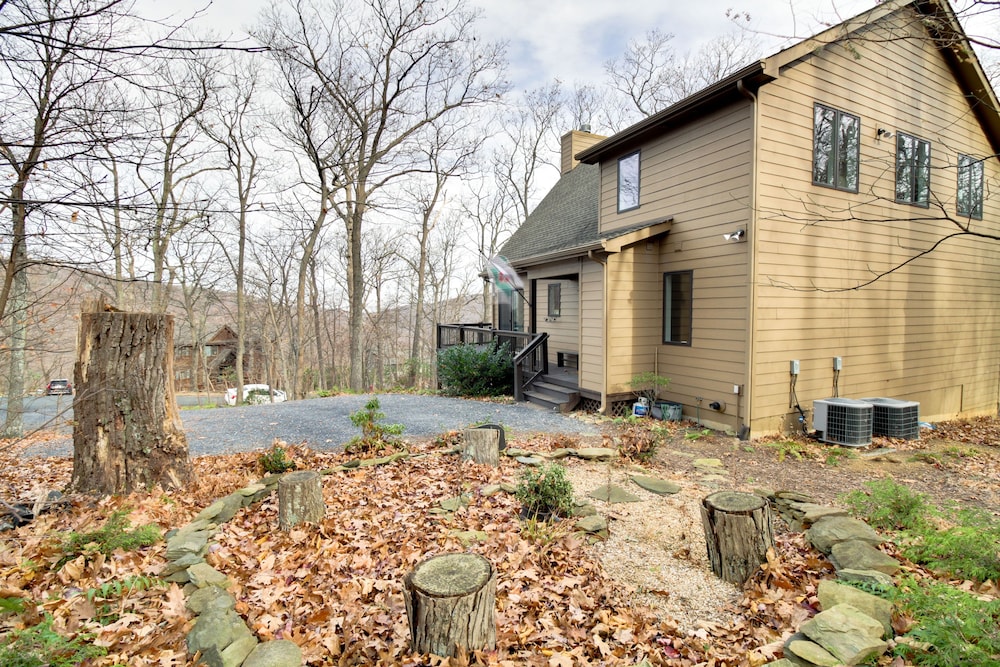 Wintergreen Resort Home: Close to Slopes & Trails view 3