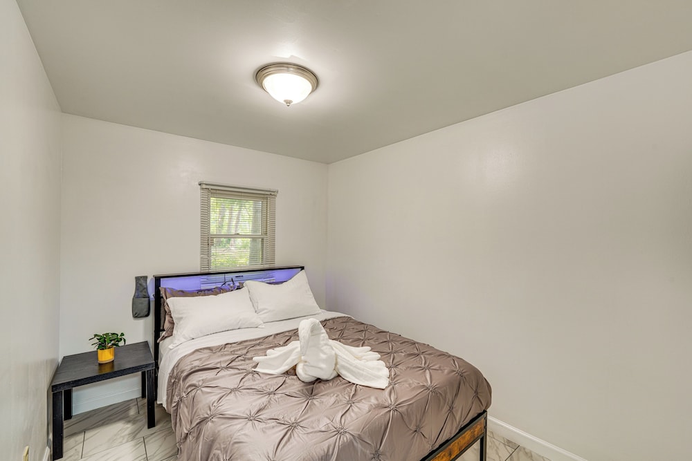 Cozy House on Meadowbrook Lake: Serene, Scenic!