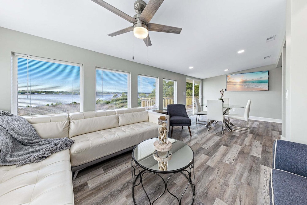 Coastal Dreams 1308 5 Bedroom Home