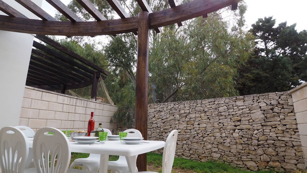 Garden Villa 2 Bedrooms by the sea 7 Sleeps