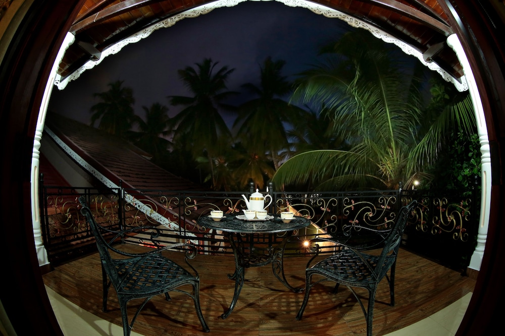 Airport Square Villa