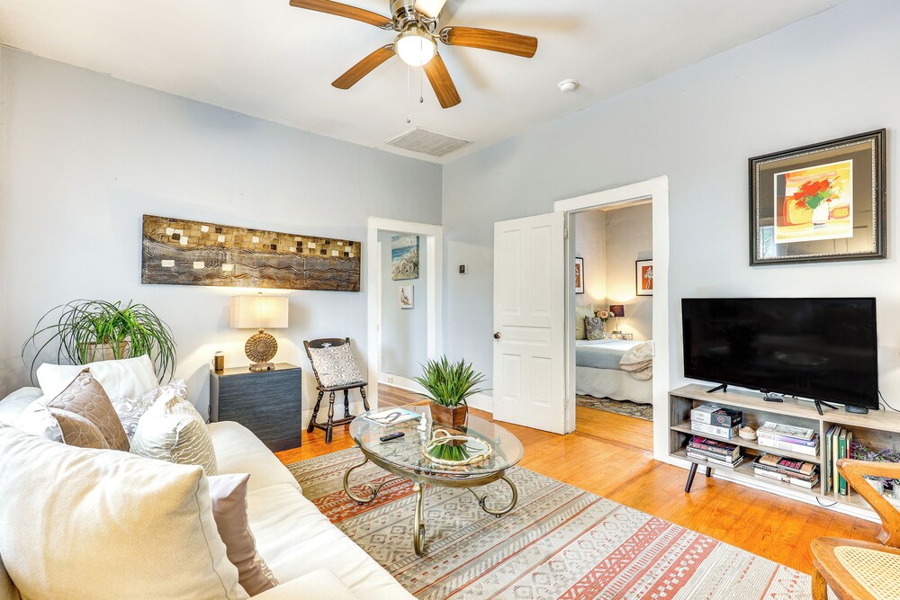 1 Mi to Dtwn Wilmington: Quiet Cottage w/ Deck