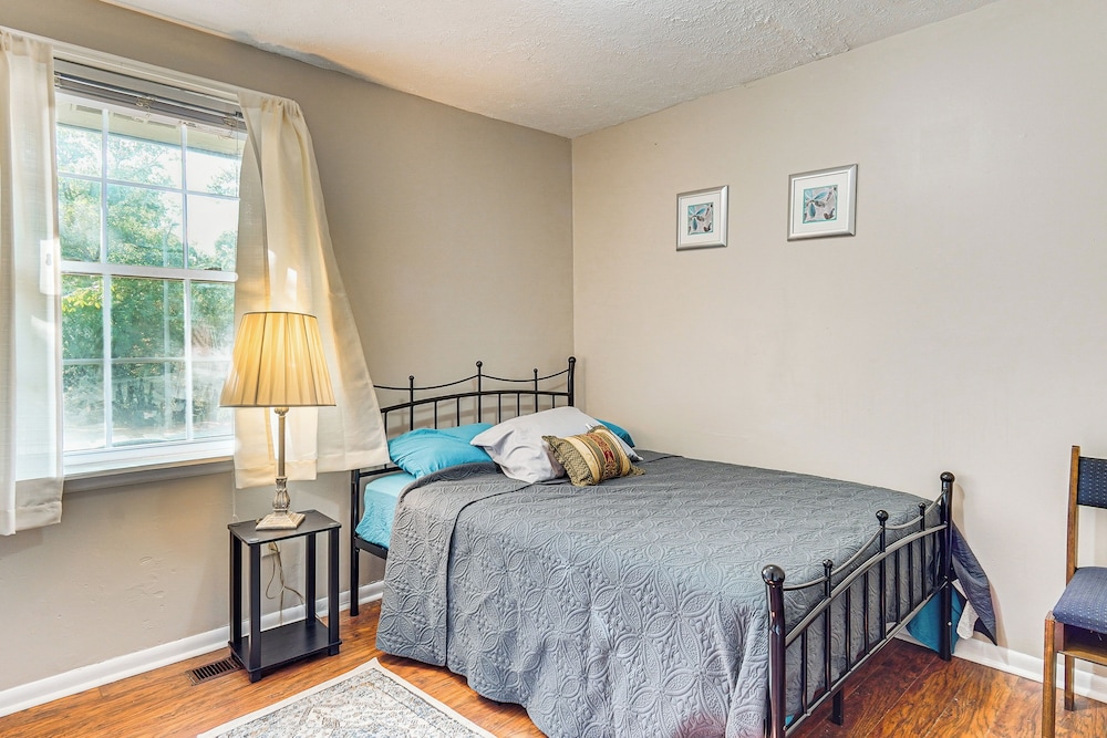5 Mi to Fort Bragg: Family Gem Near Parks & Trails