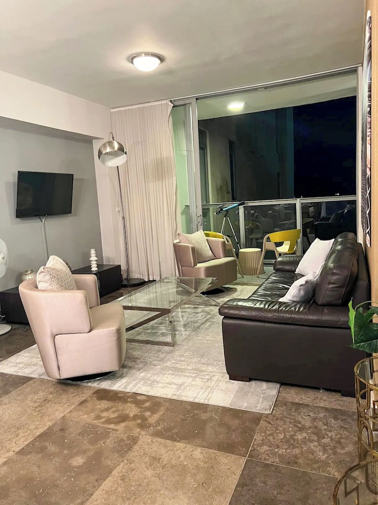Lujosa Suite Piso 53 - Yoo Panamá 53K