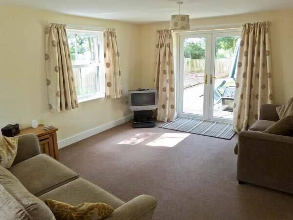 Summer Farm Cottage view 4