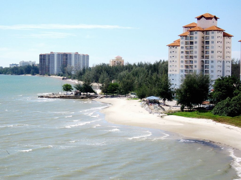 Hotel Sunshine Bay Resort Port Dickson - Image 1