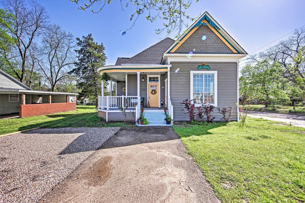 Renovated 'carnegie Cottage' - Walk to Dtwn! - Property Image 3
