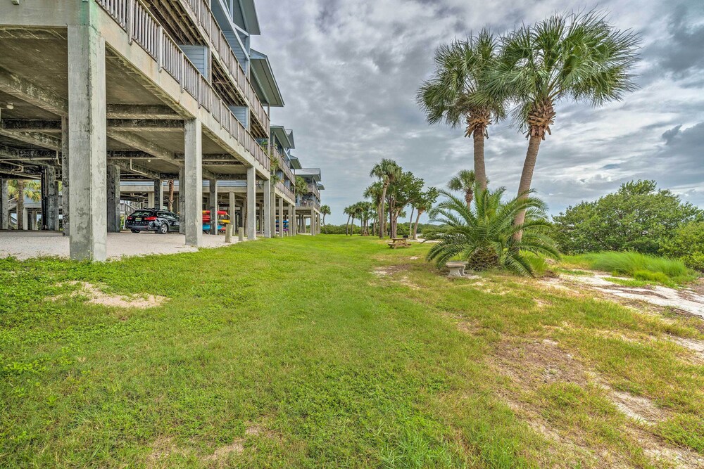 Beach & Pool Access at Condo on Cedar Key!