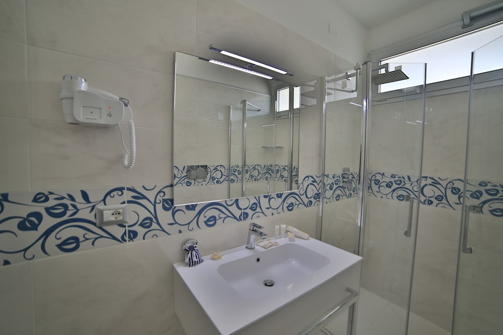 Riviera Luxury Rooms