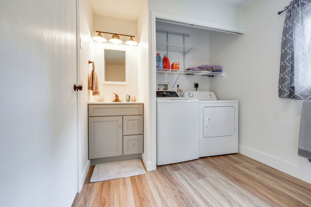 Fish, Hunt & Hike: Pet-friendly Home in Allenwood