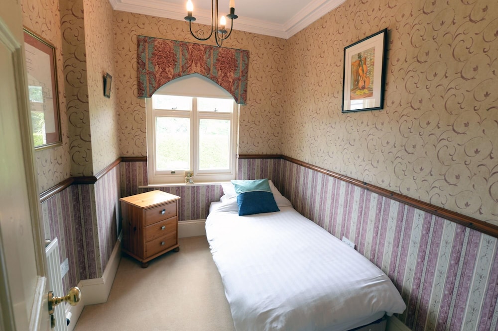 The Priory - Country Manor House Log Burner Sea Views Pet Friendly view 4