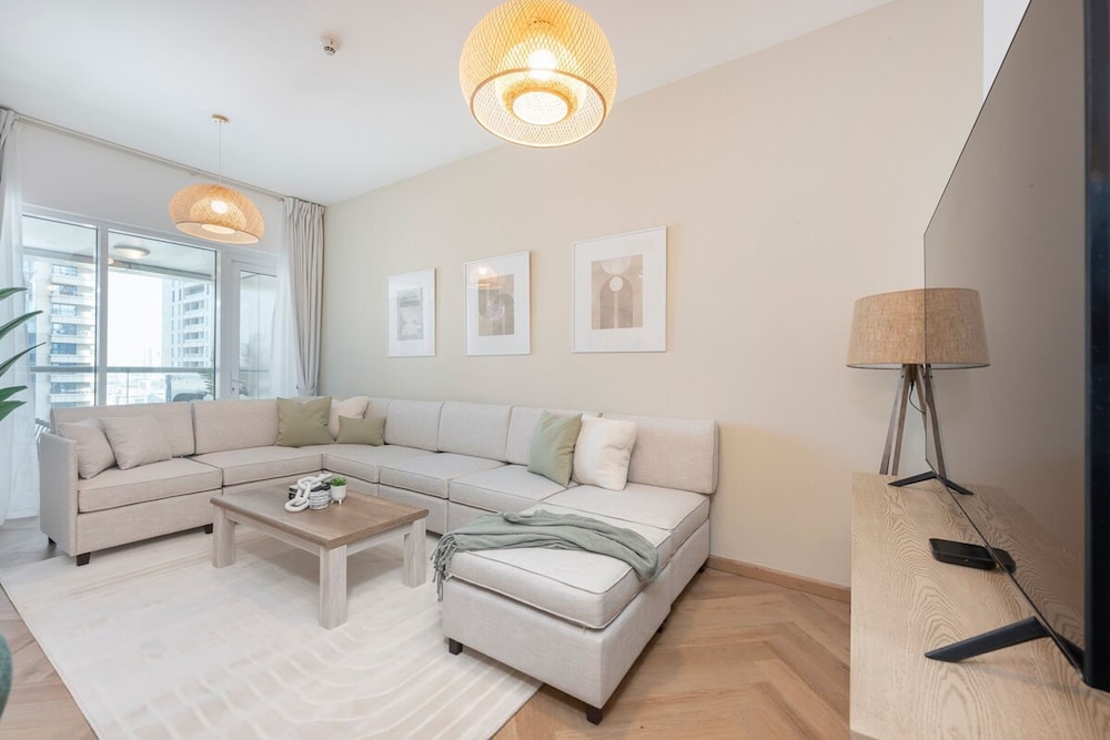 Cozy 1-bedroom Apartment for 4 in Dubai Marina