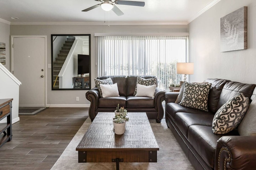 Rustic Modern Townhouse Old Town 4 Heated Pools