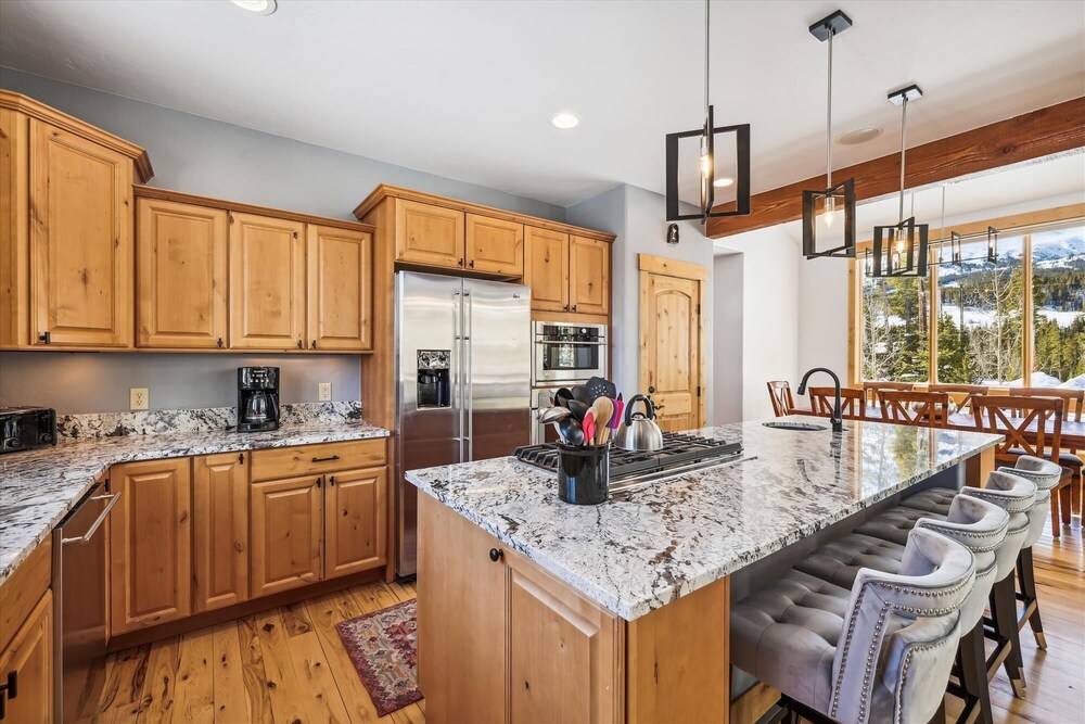 Lone Hand Lodge 4 Bedroom Home by RedAwning
