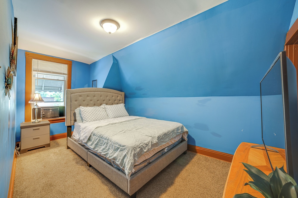 South Chicago Heights Apartment - Pets Welcome! view 2