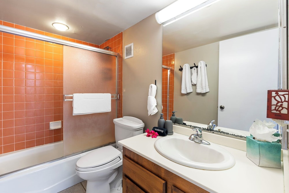 2br, 2BA Condo Across From Magic Sands Pool, AC, Tennis & Bbqs - Vrkcv