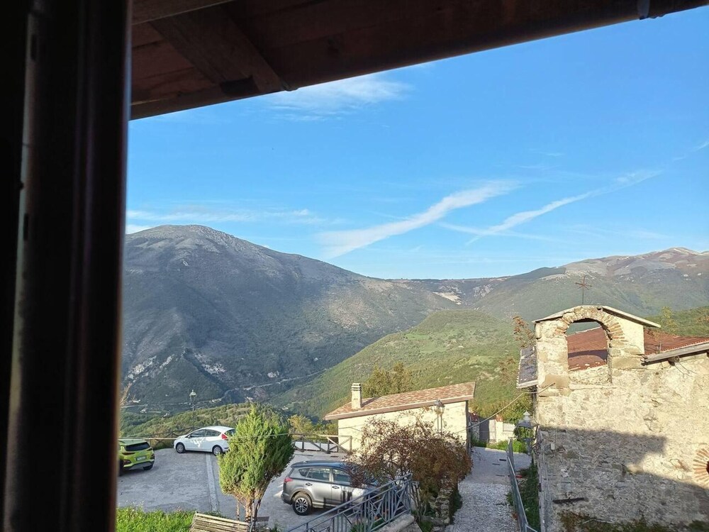 Beautiful 2-bed House view 5