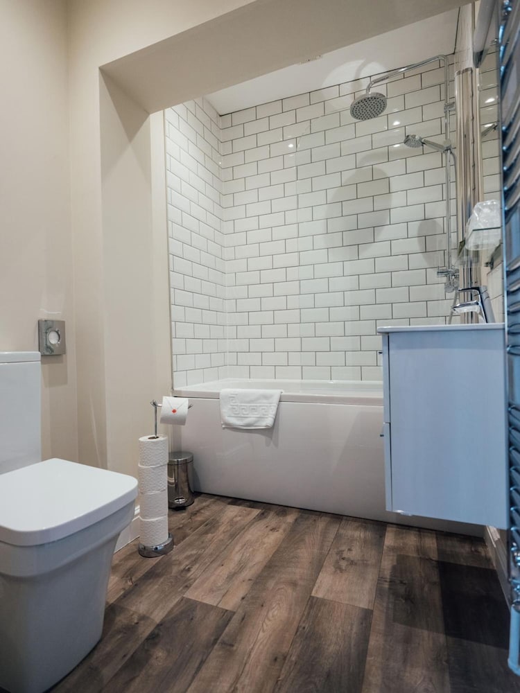 Worcester Vacations - The Bell Inn - Property Image 4