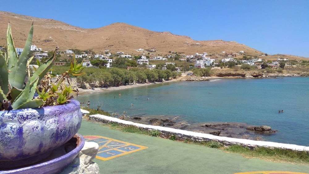 Ntafos Art Seaside Studios