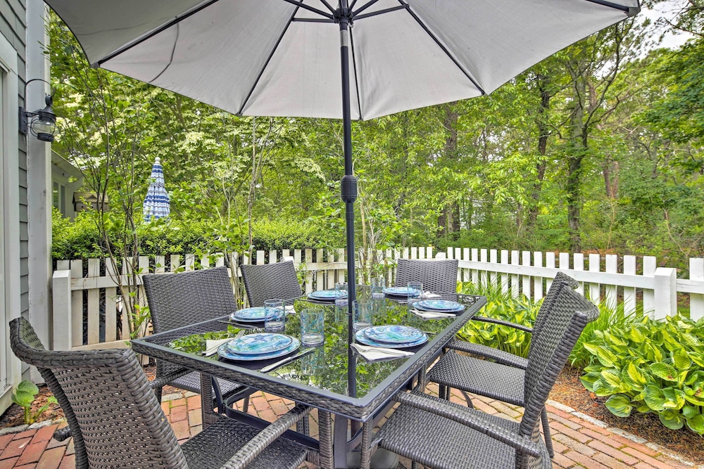 Maushop Village Getaway w/ Private Beach Access!