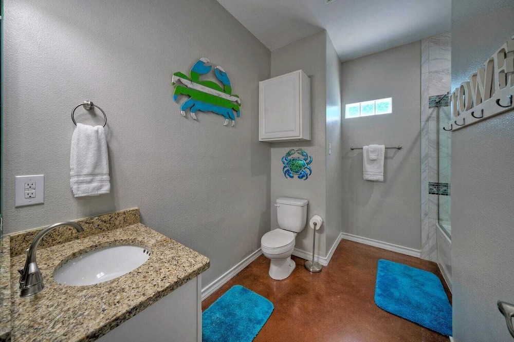 Sleeps 18 2 Beach Homes w/ 2 Pools, Playground, Covered Patios Pirates Bay