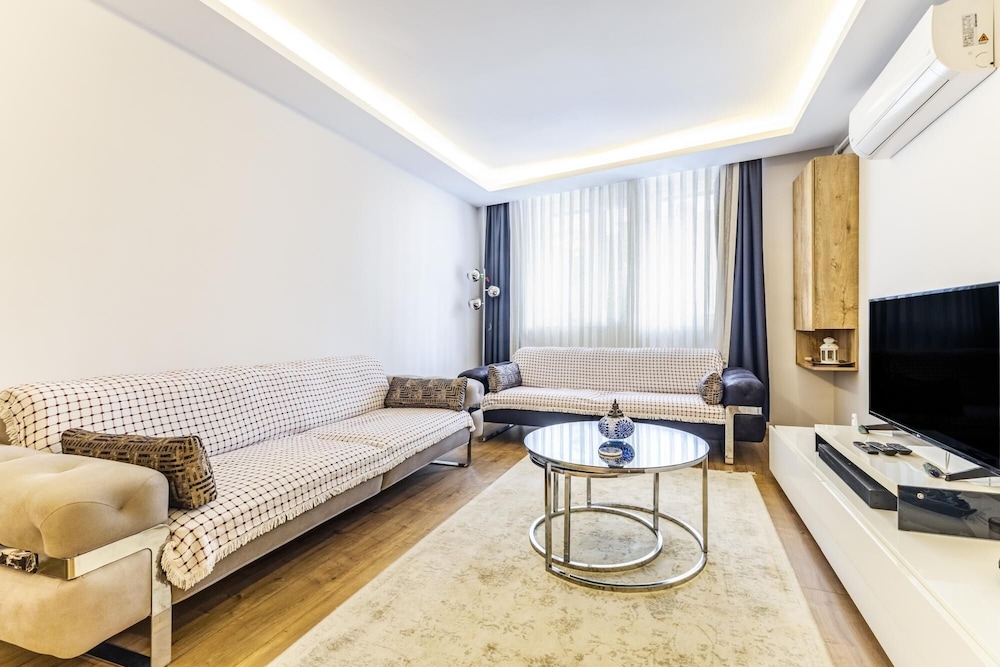 Modern and Central Flat Near Seashore and Marmaray