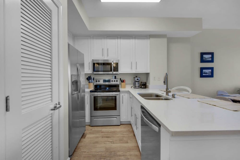 Coastal Condo 607 by Brightwild Beachfront