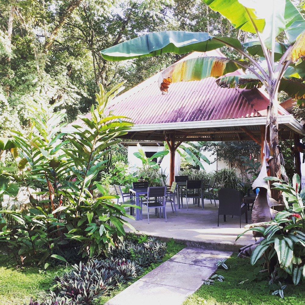 Playa Bluff Hotel